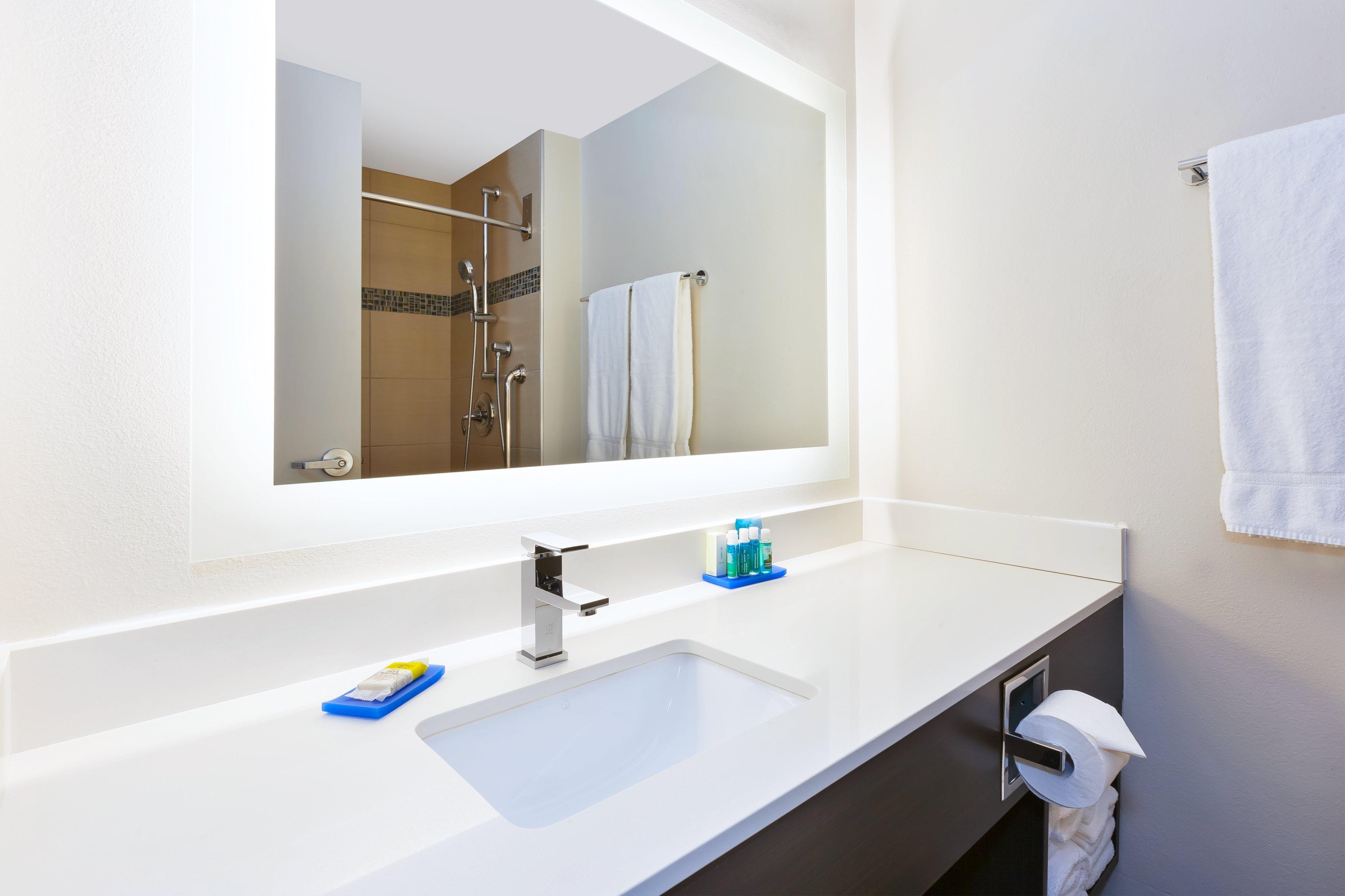 Holiday Inn Express Winnipeg Airport - Polo Park By Ihg Екстер'єр фото