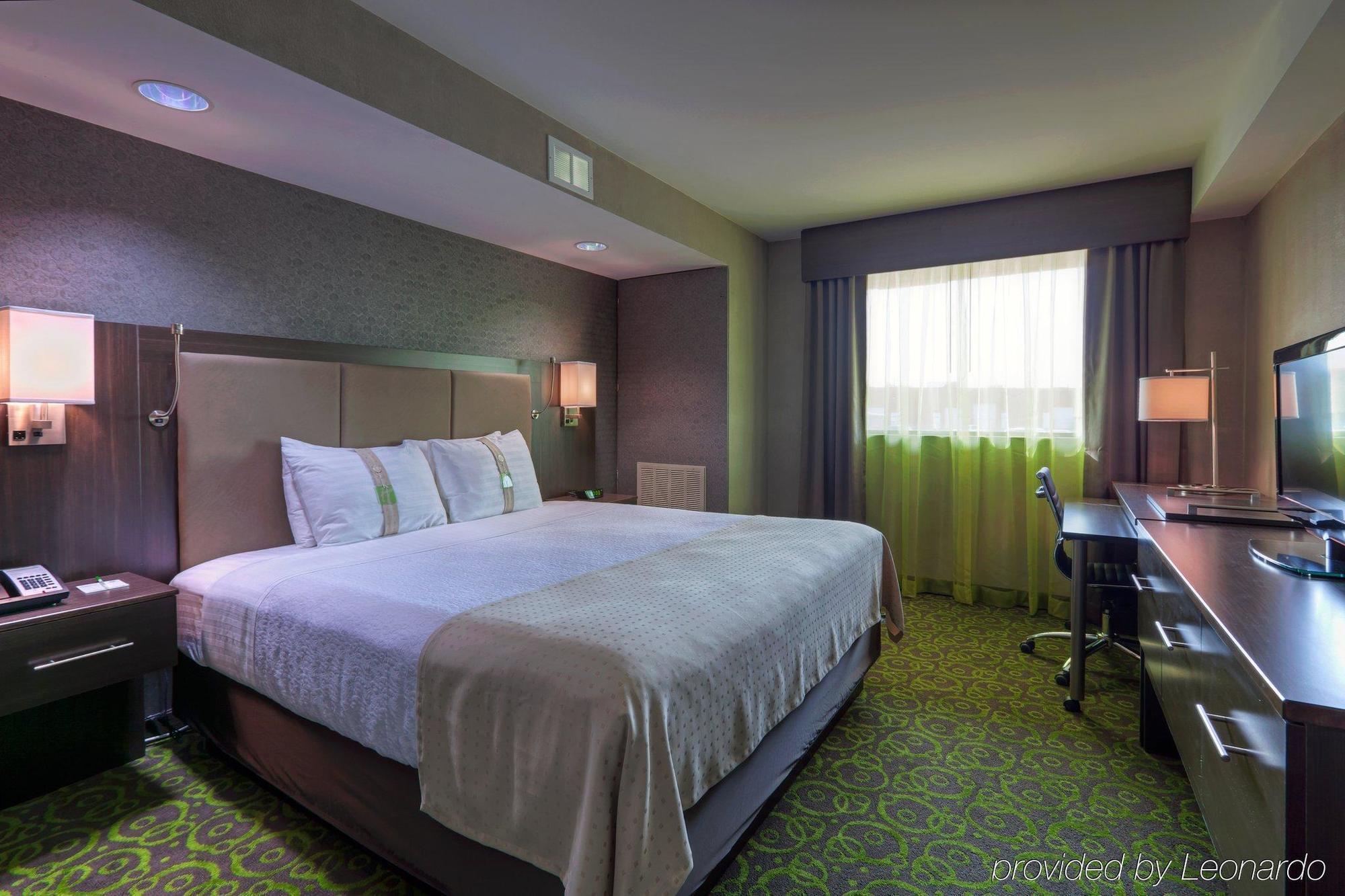 Holiday Inn Express Winnipeg Airport - Polo Park By Ihg Екстер'єр фото