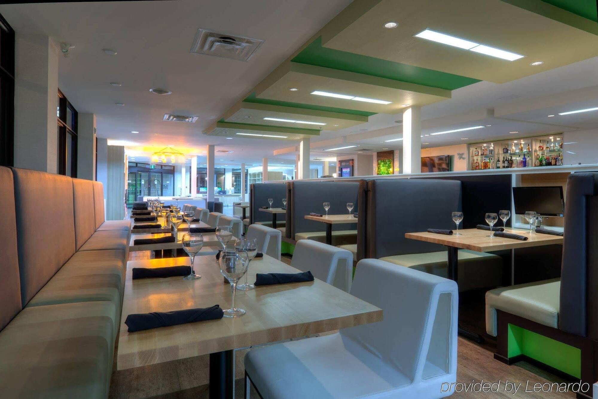 Holiday Inn Express Winnipeg Airport - Polo Park By Ihg Екстер'єр фото
