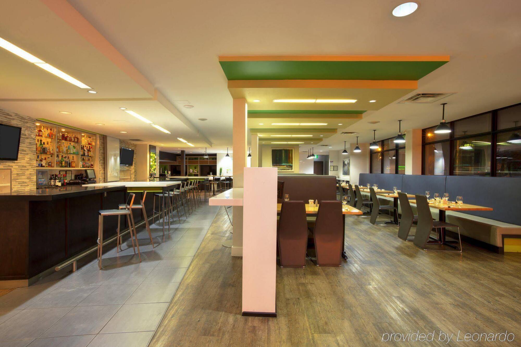 Holiday Inn Express Winnipeg Airport - Polo Park By Ihg Екстер'єр фото